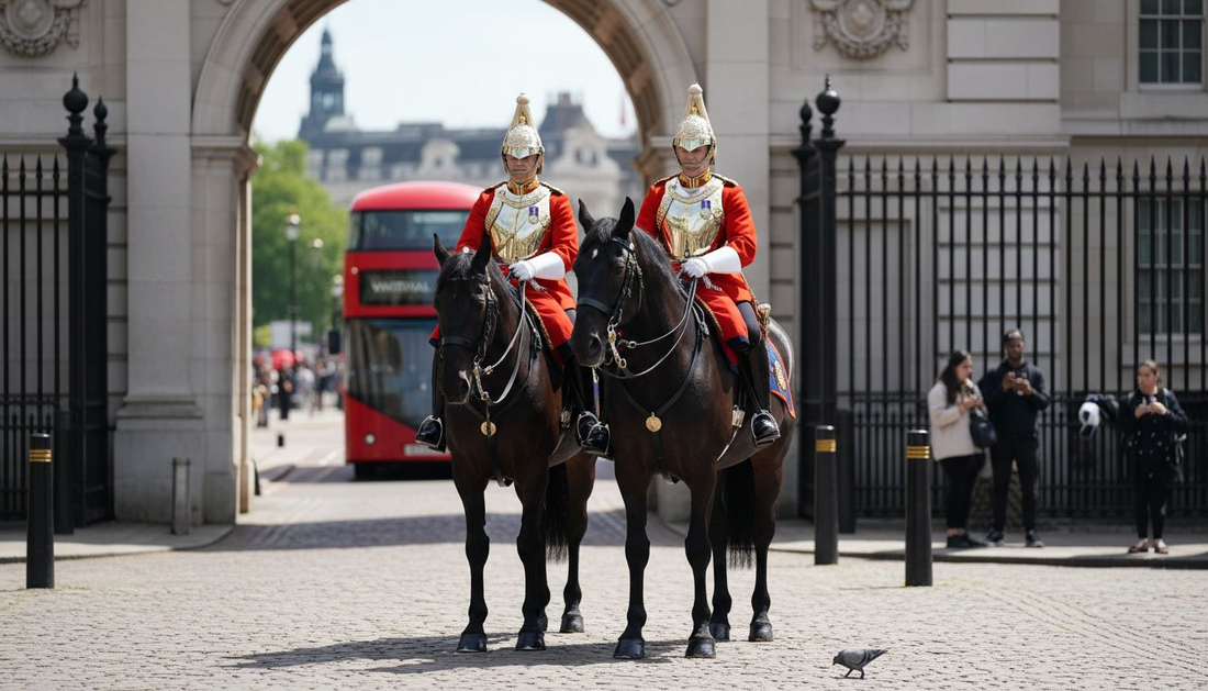 Ceremonial Household Cavalry at Horse Guards