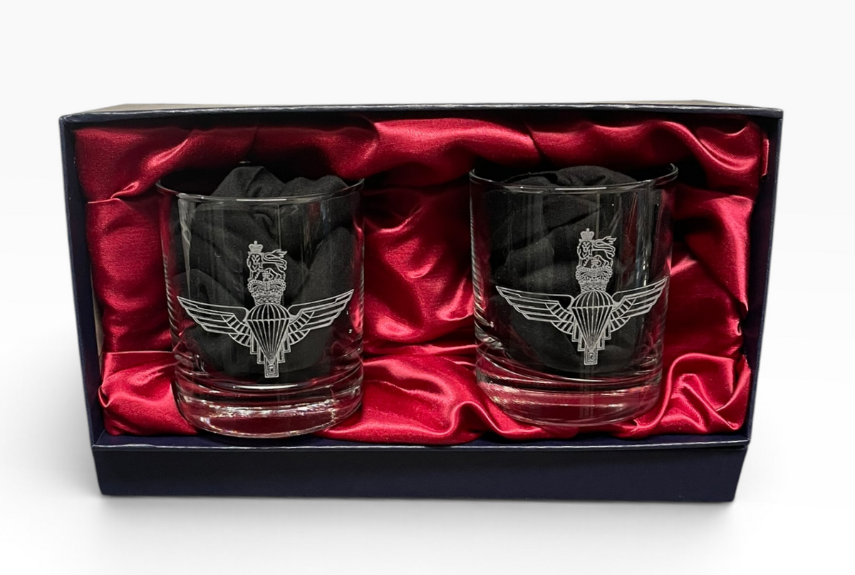 Twin presentation whisky glasses engraved with PRA badge.