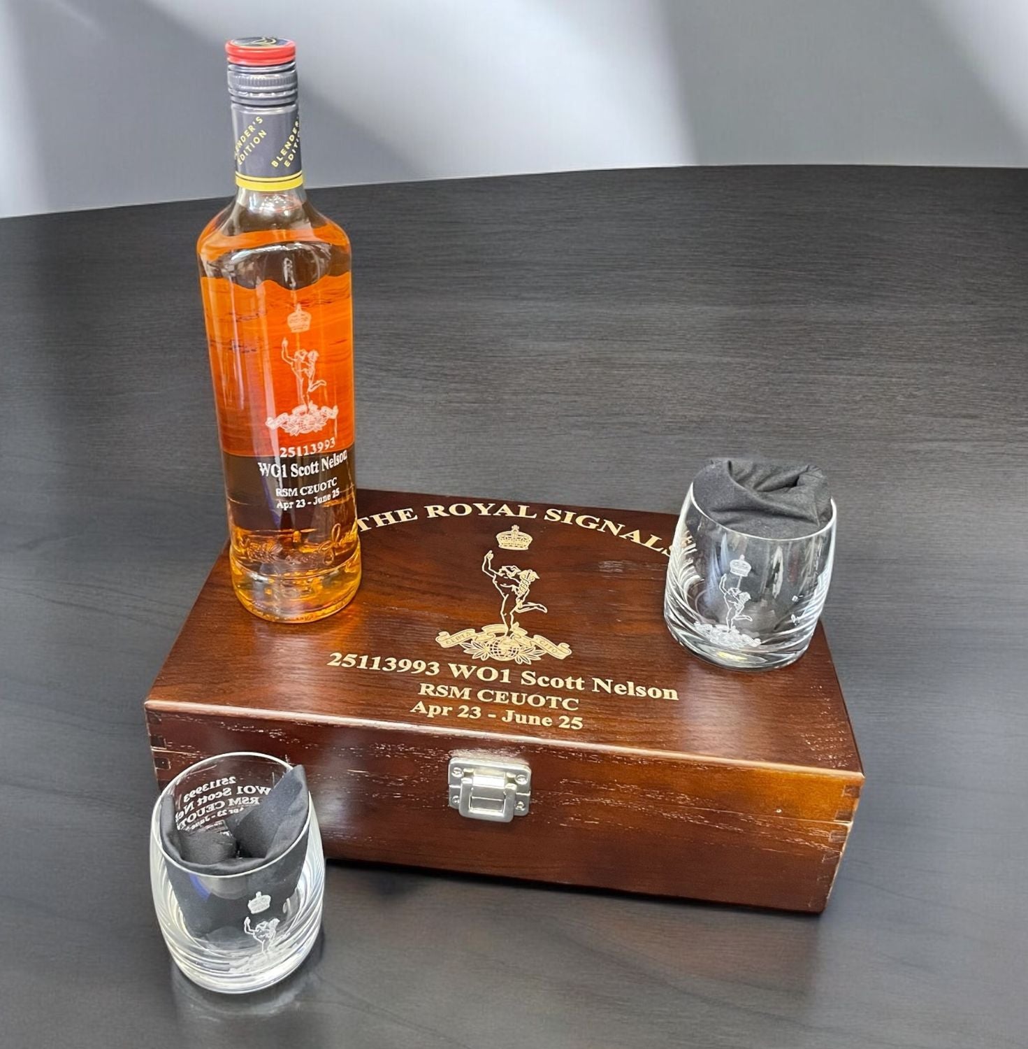 Personalised box with engraved bottle and glasses